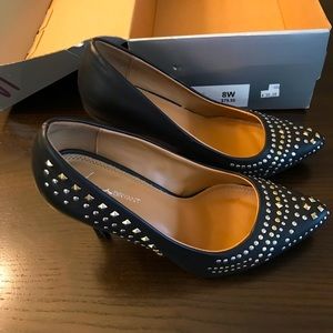 8W Black stylish pointed toe-heels,transparent style and studded design (LB)